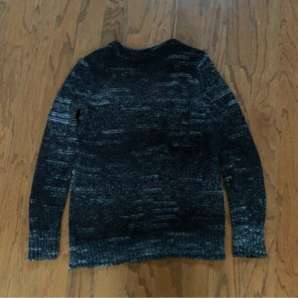 Women’s Daisy Fuentes fuzzy sweater - Picture 2 of 5